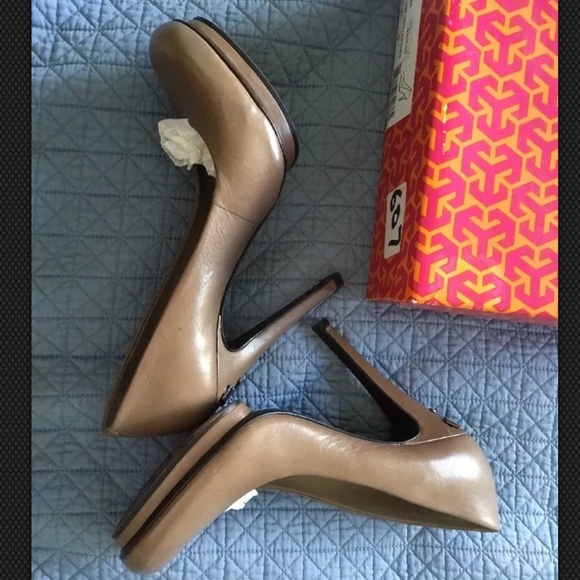 Tory Burch heels Size 9. - Picture 4 of 7